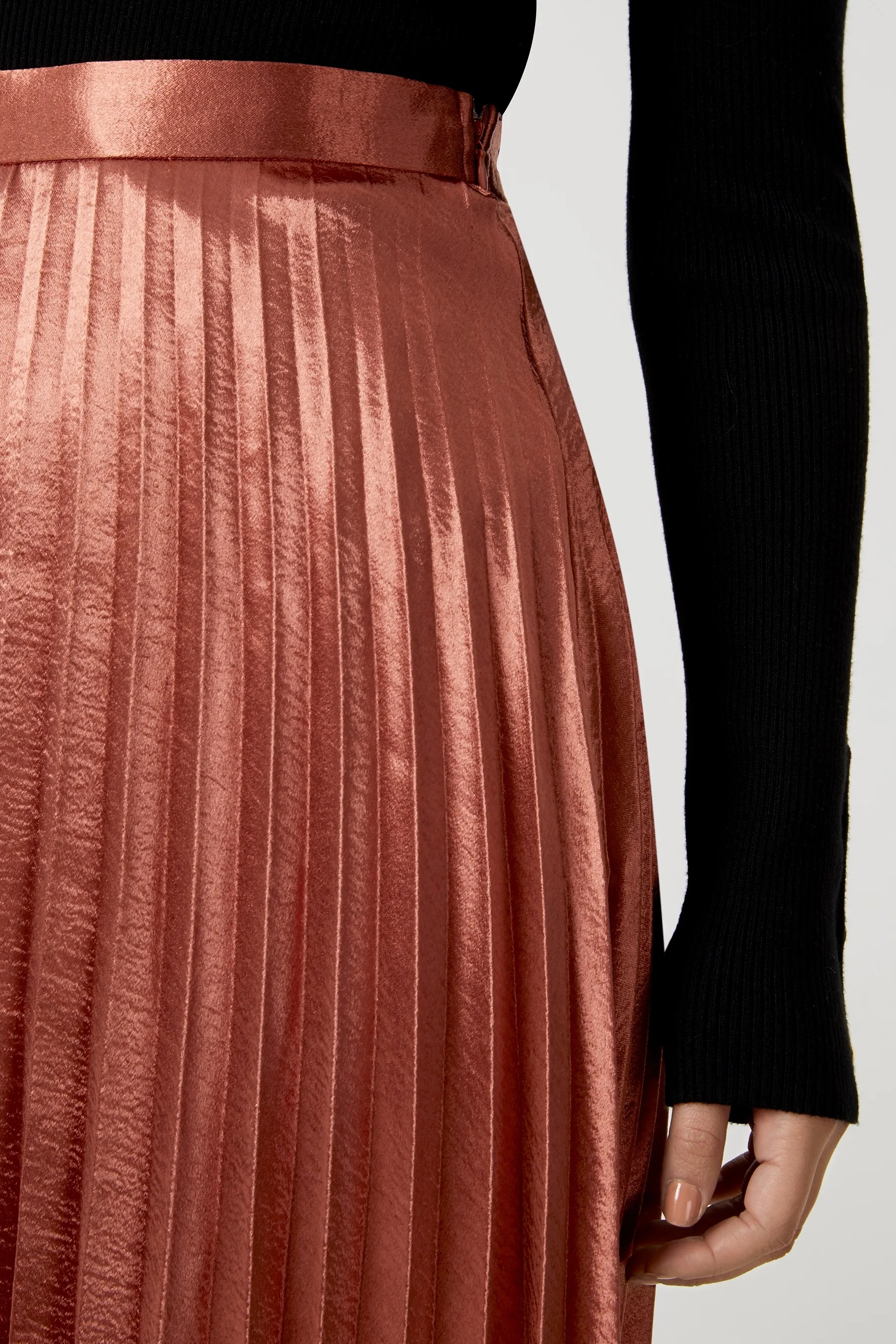 Wholesale Fashion Summer Clothing High Waist Brown Color Polyester Satin Knee Length High Quality Women Pleated Skirt