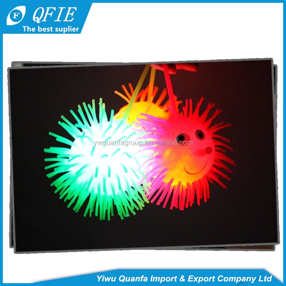 Cute multi-colour 2 inches TPR flashing hedgehog ball toy put into capsule for vending machine