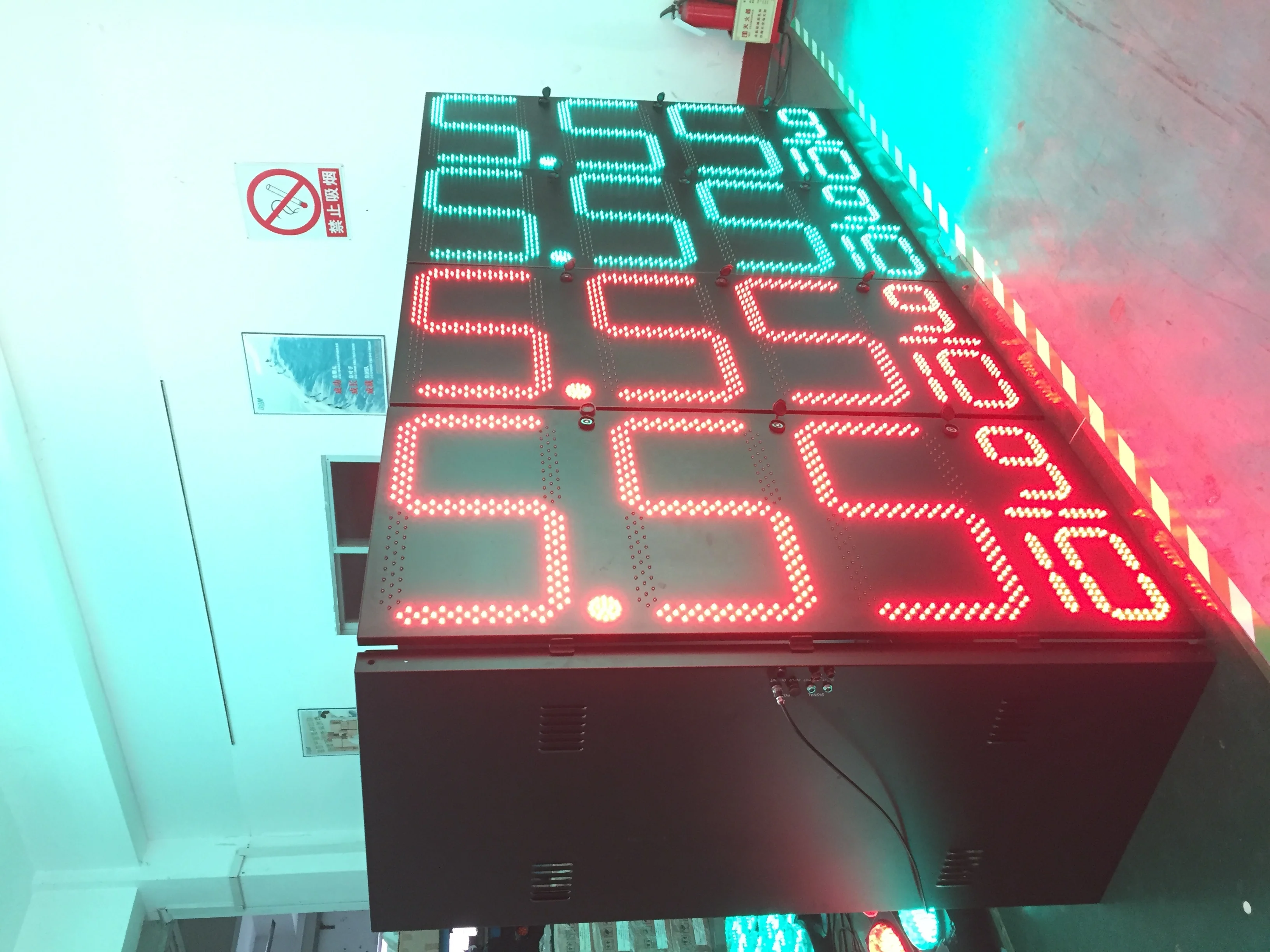 Petrol station LED screen price display outdoor