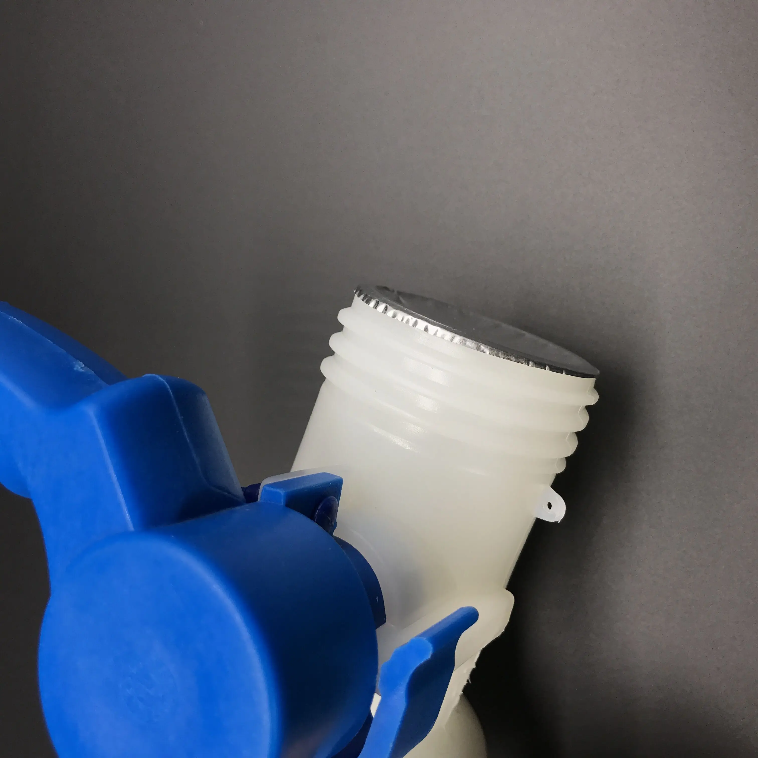 
Factory High Quality DN40 DN50 Butterfly Valve China Normal Temperature Medium Pressure IBC TANK Manual Female Thread HDPE White 