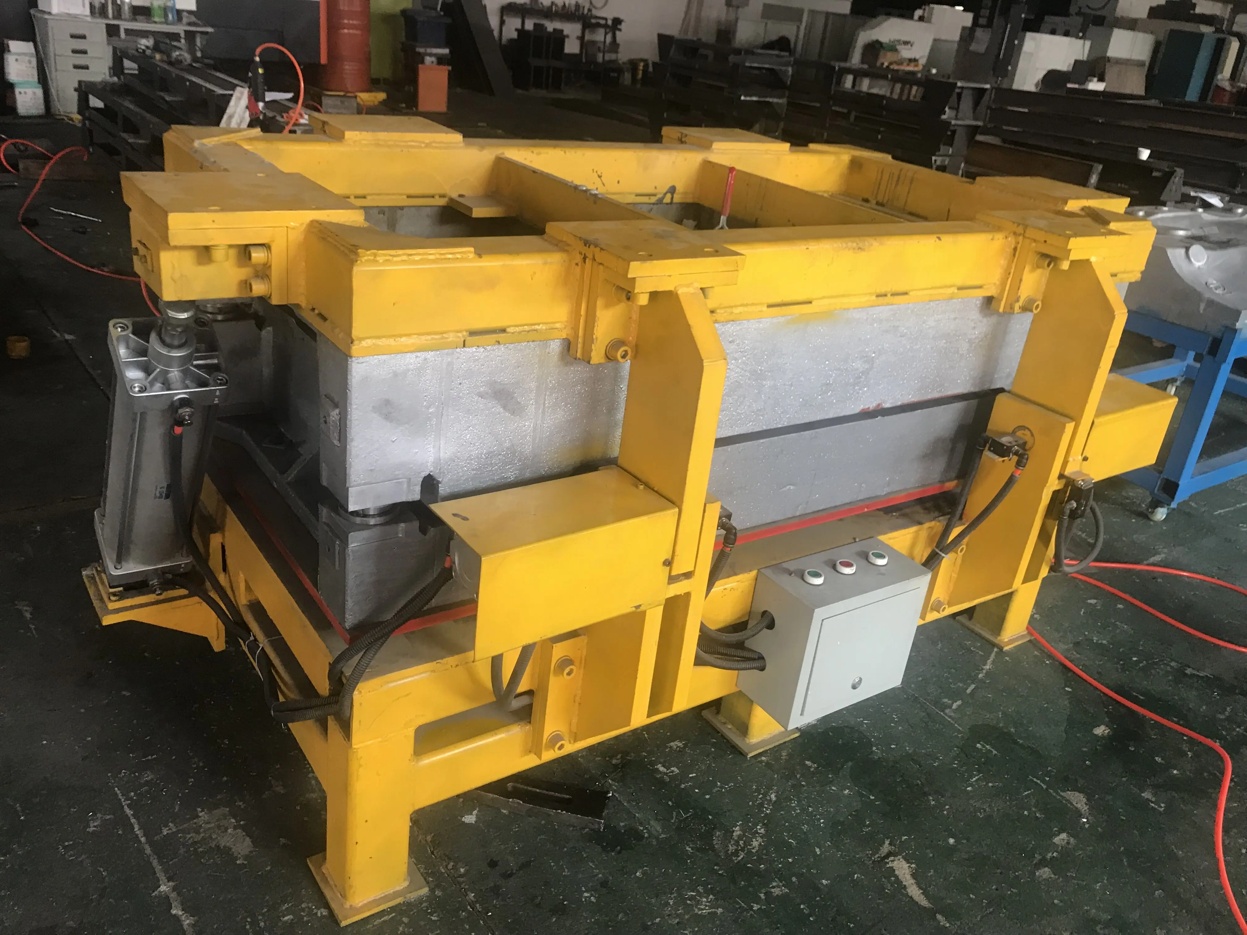 Машина для литья пенополиуретана высокого давления, используемая для изготовления подушек для автомобильных сидений, руля, бампера, солнцезащитного козырька, одноразовых затычек для ушей