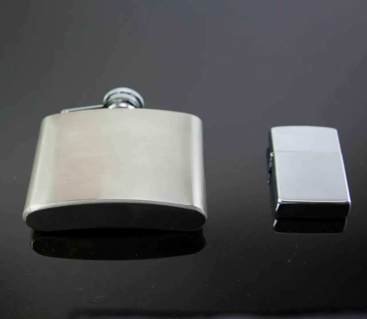 Logo Customized Stainless Steel 4 OZ  Hip Flask set  with oil lighter