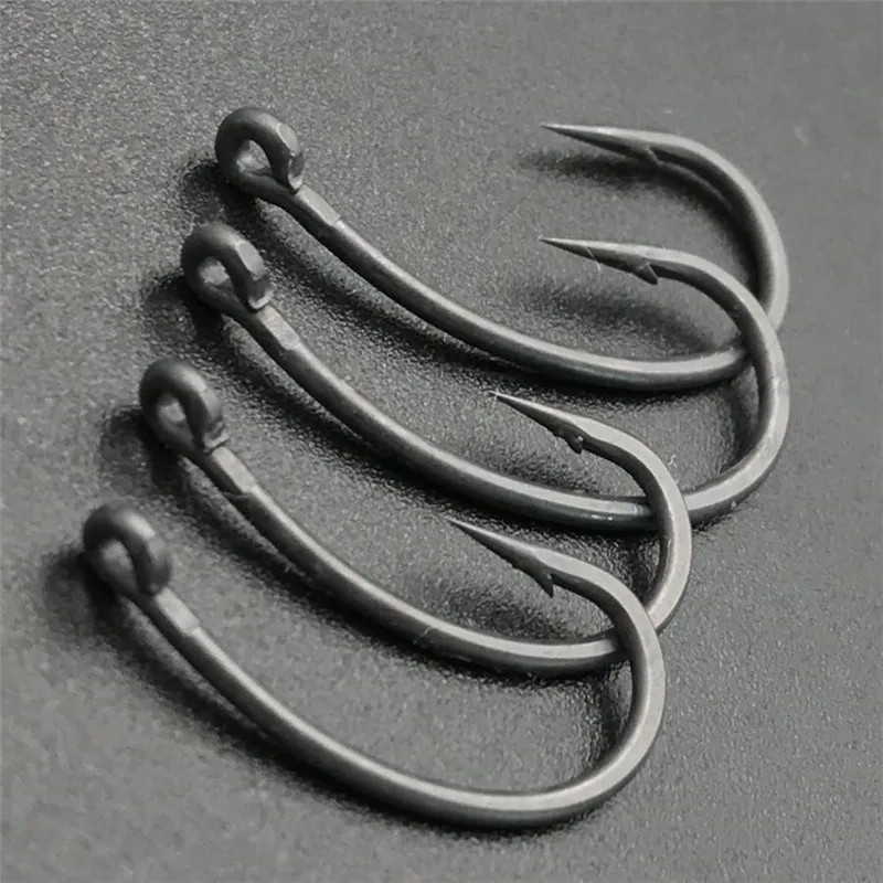 Рыболовный крючок для ловли карпа с покрытием PTEF зазубрендовый захват зазубринами и изогнутым хвостовиком качественный