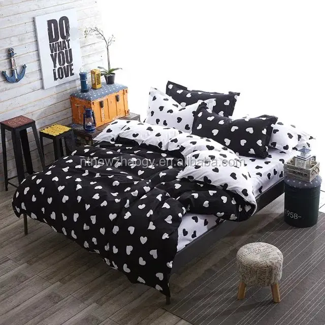 Комплект постельного белья из 100% полиэстера с принтом сердечек, Комплект постельного белья из четырех предметов, пододеяльник королевского размера, простыня и наволочка