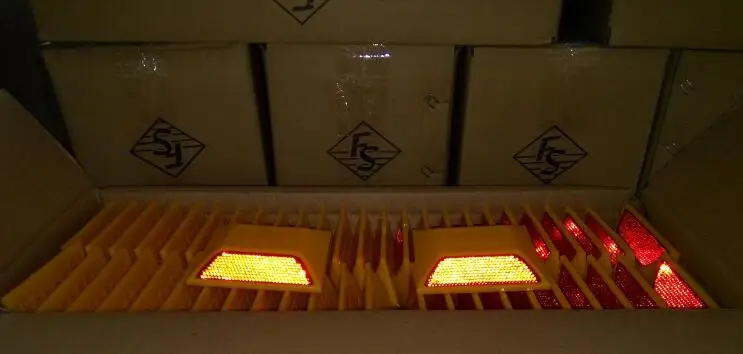 Reflective Highway Markers Plastic cat eye Road Stud Reflectors