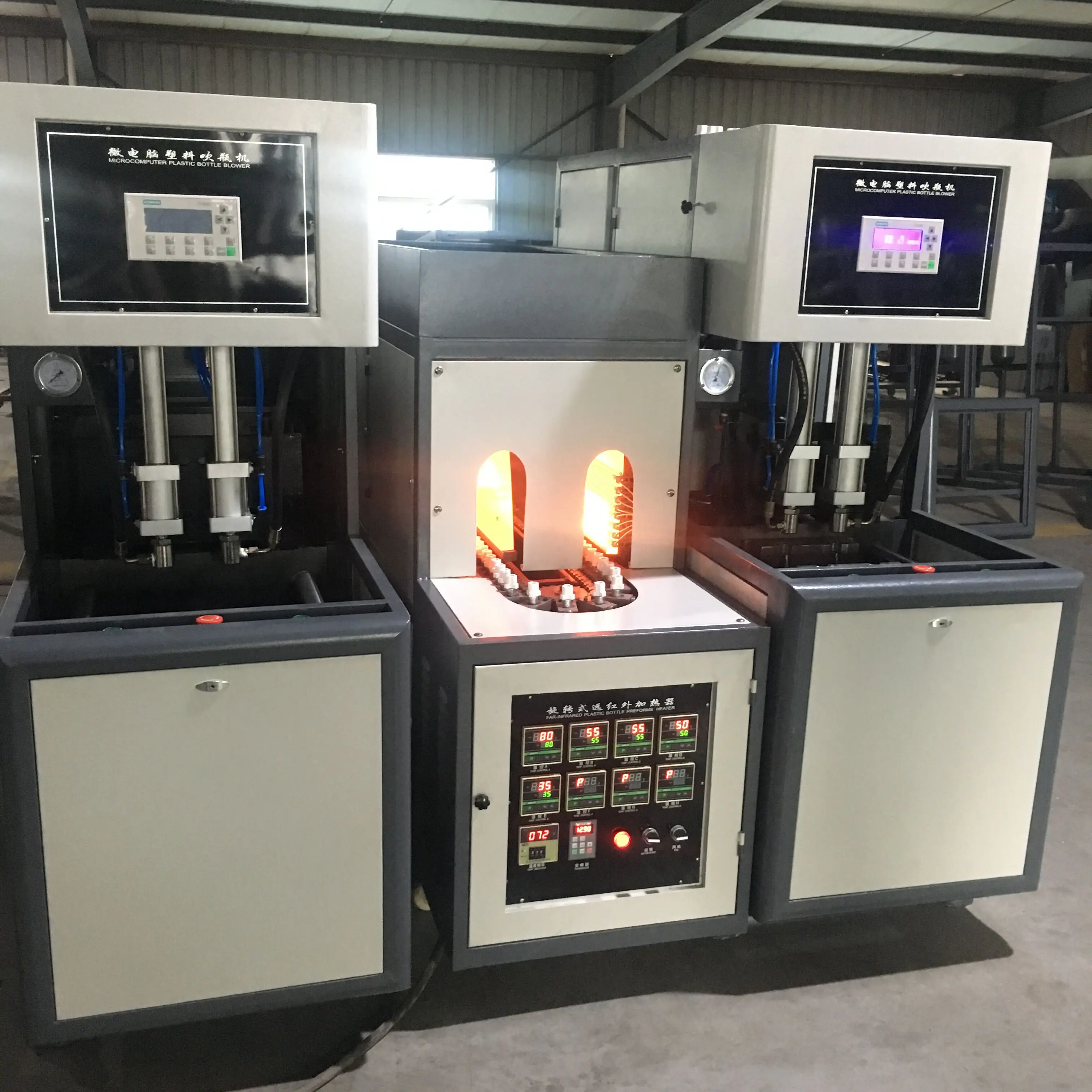 Plastic bottle blow molding machine for drinking bottles