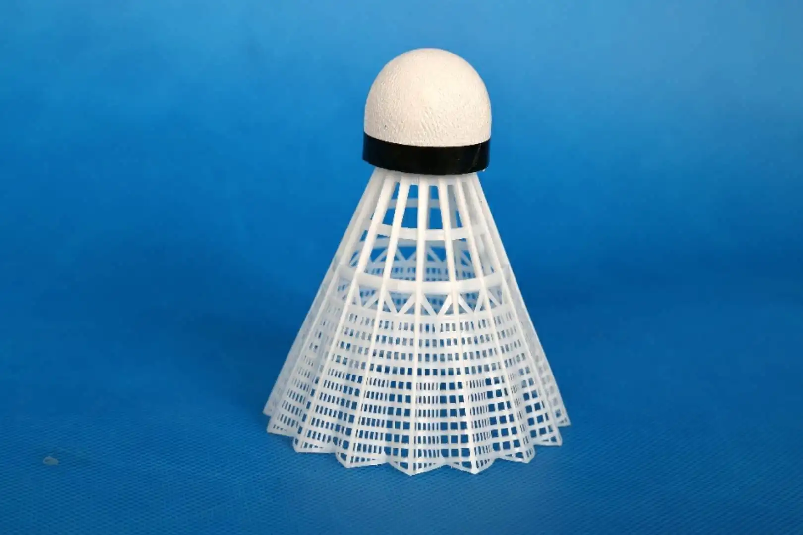 Manufacturer 1%-3% discounts high quality all natural cork shuttles best price buy nylon badminton shuttlecocks china sale