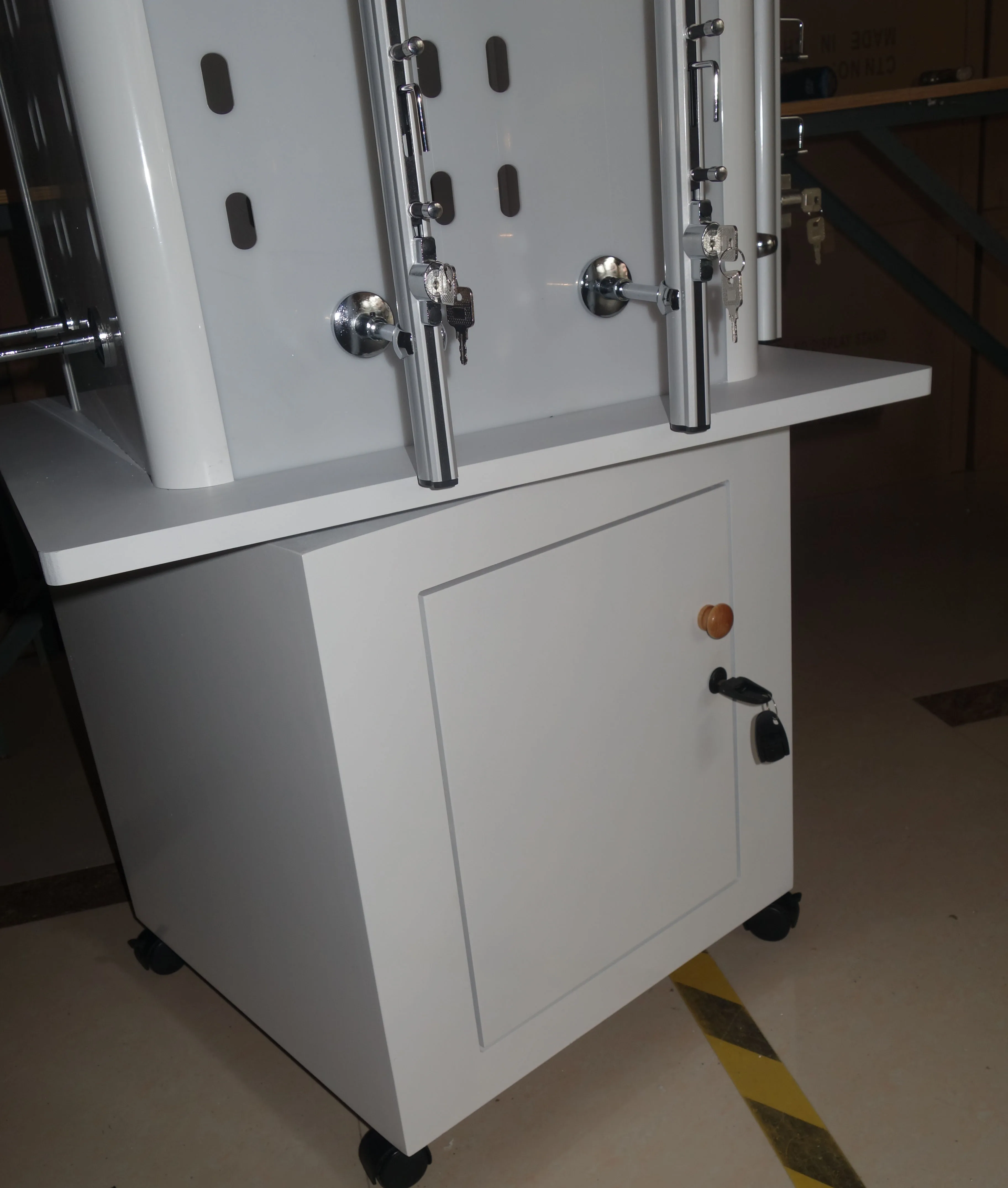 floor sunglasses display stands