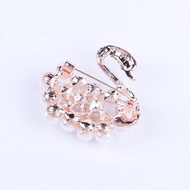 Metal Pretty Elegant Swan Brooch