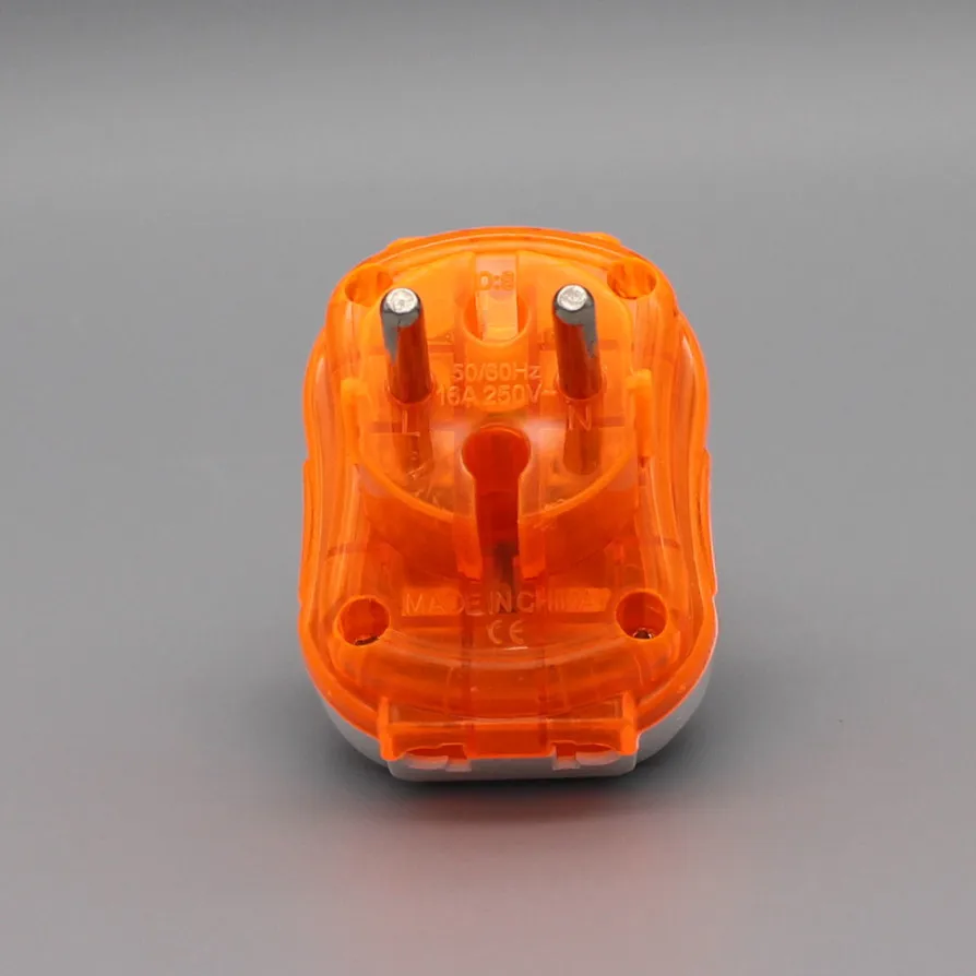 Universal 13A adapter socket worldwide travelling adaptor