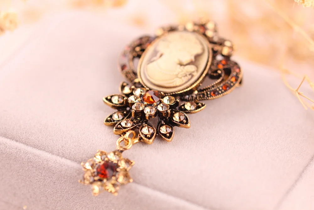 RH-23 Crystal Jewelry Classic Pendant Antique Beauty Head Cameo Brooch