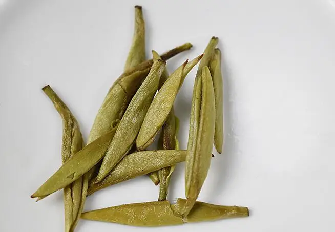 refined Chinese white tea Sliver Needles bai hao yinzhen EU premium Sliver needle King best grade white tea