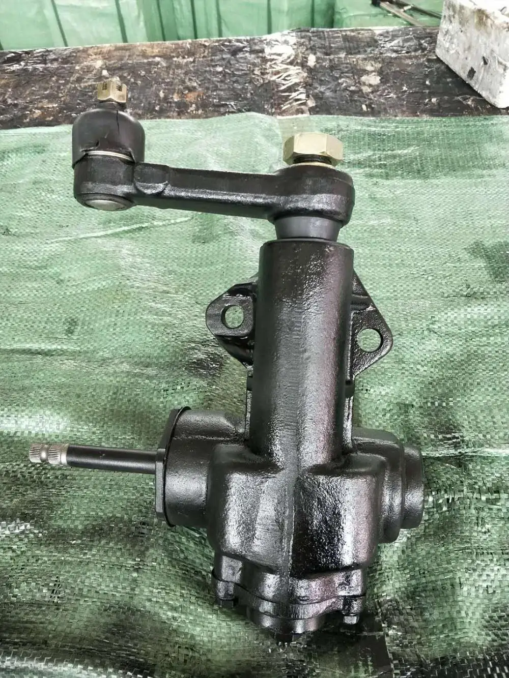 mechanical steering gear box for mazda b2000 OE UB39-32-110