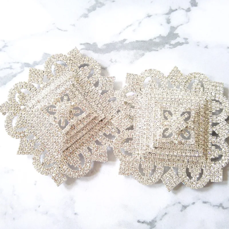 Туфли большого размера со стразами и пряжкой для свадебного приглашения