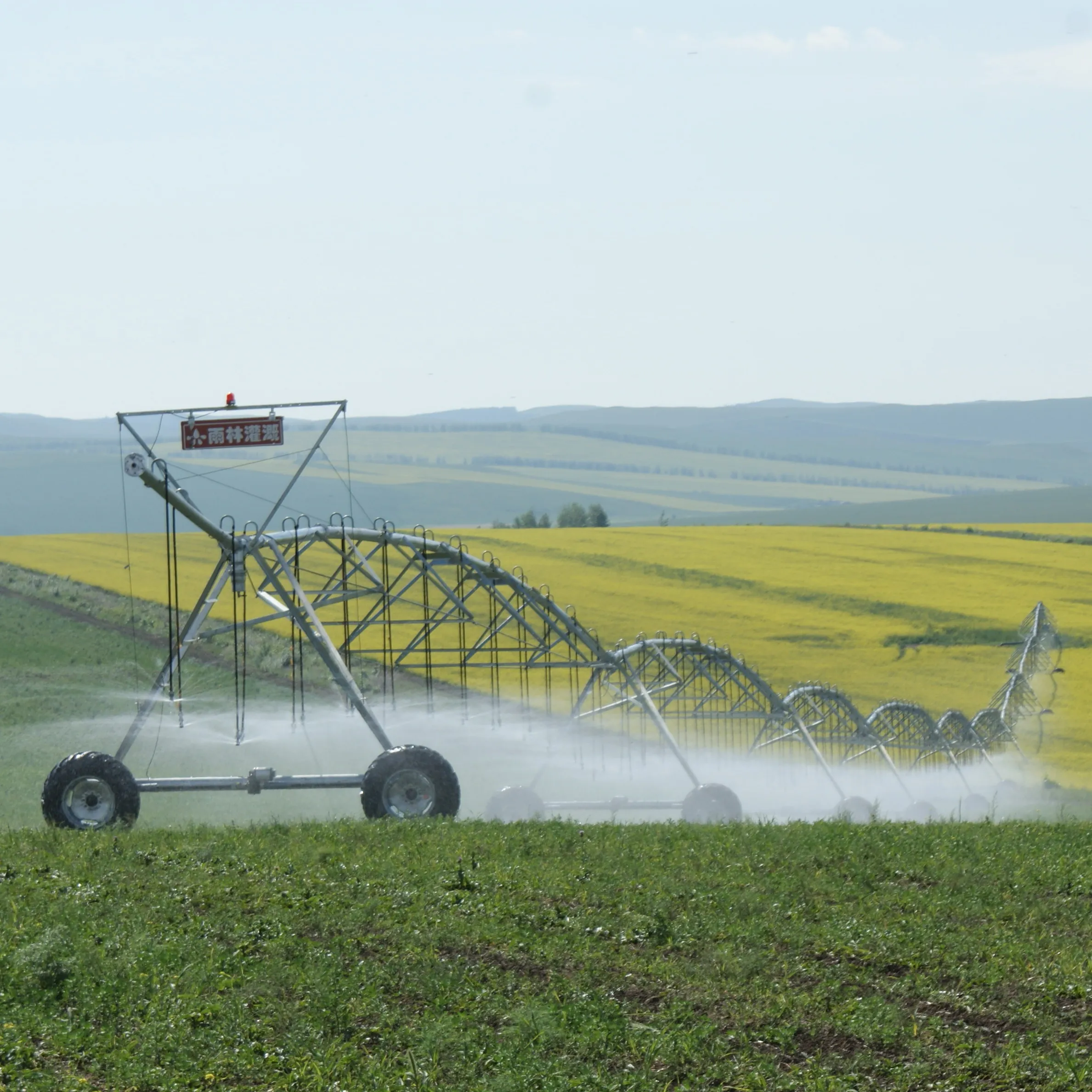 Farm Lateral Move Irrigation / Four Wheel Linear Irrigation Systems With Fertilization For Agriculture Machine