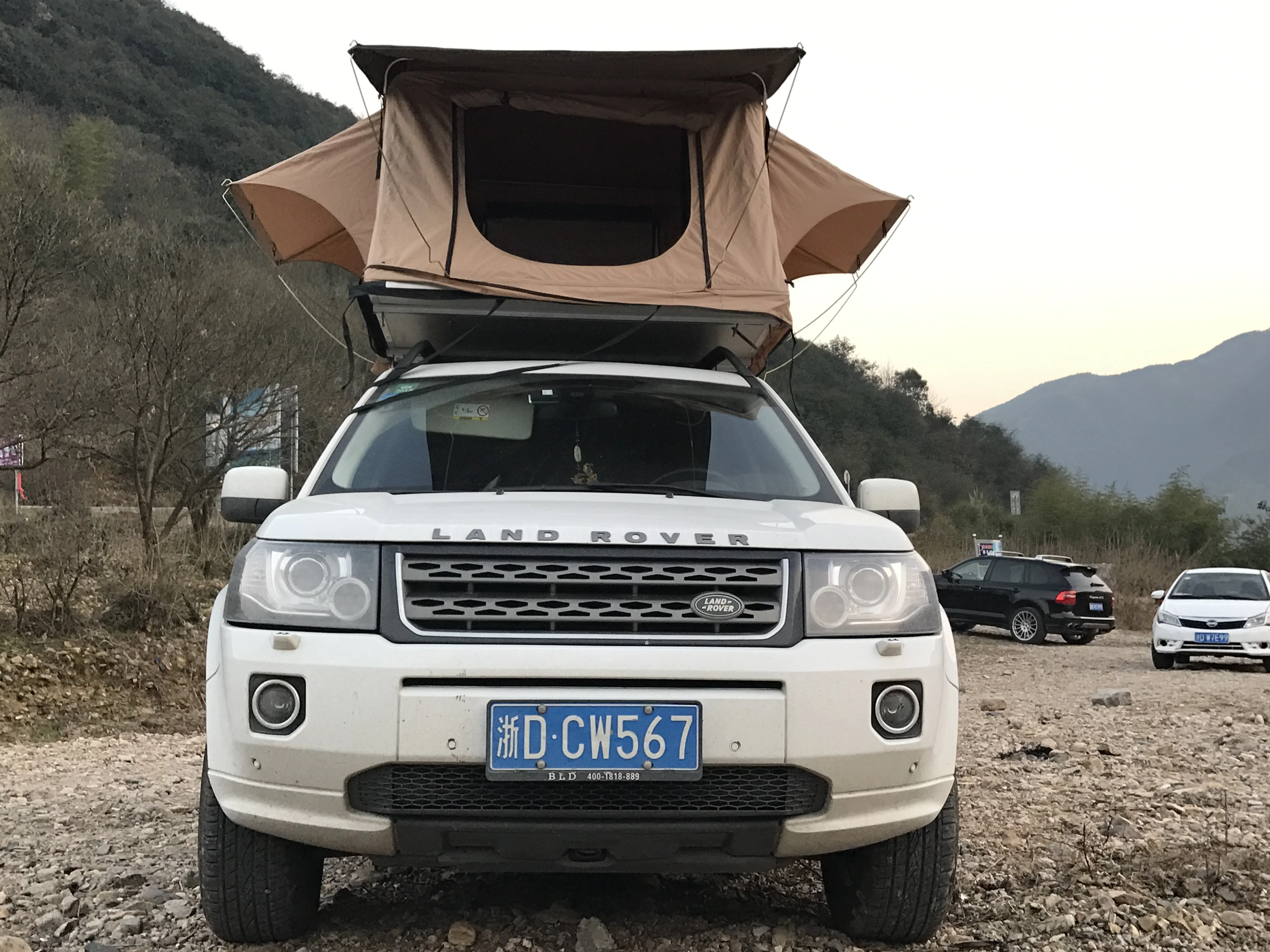 Manufacture Price Waterproof Camping Tent Car Roof with Awning for Cars