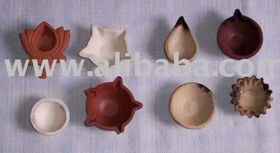 handmade and natural indian diyas terracotta / pottery / diwali clay oil diyas/ lamps