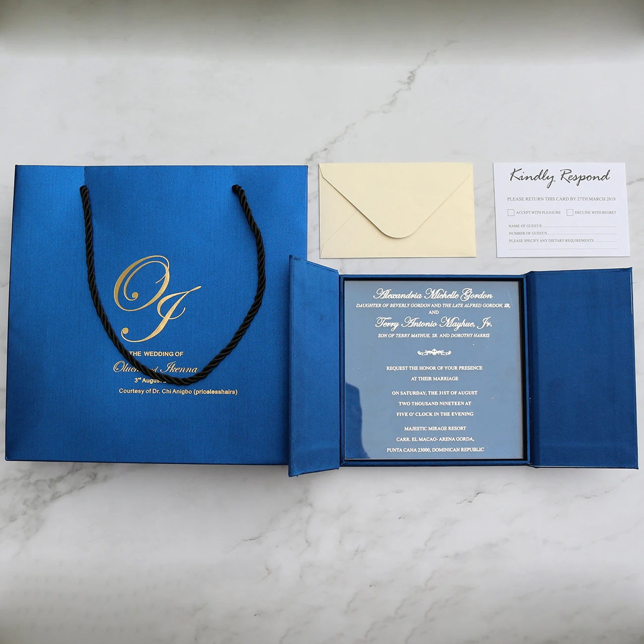 
Custom Made Luxurious Navy Blue Silk Cover Wedding Invitation Box Clear Acrylic Invitation Card with Hand Bag 