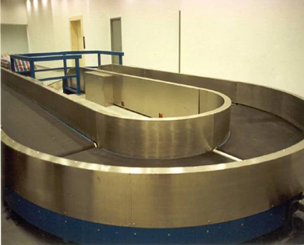 Friction Chain drive aviation flat incline loop carousel/ airport luggage baggage carousel