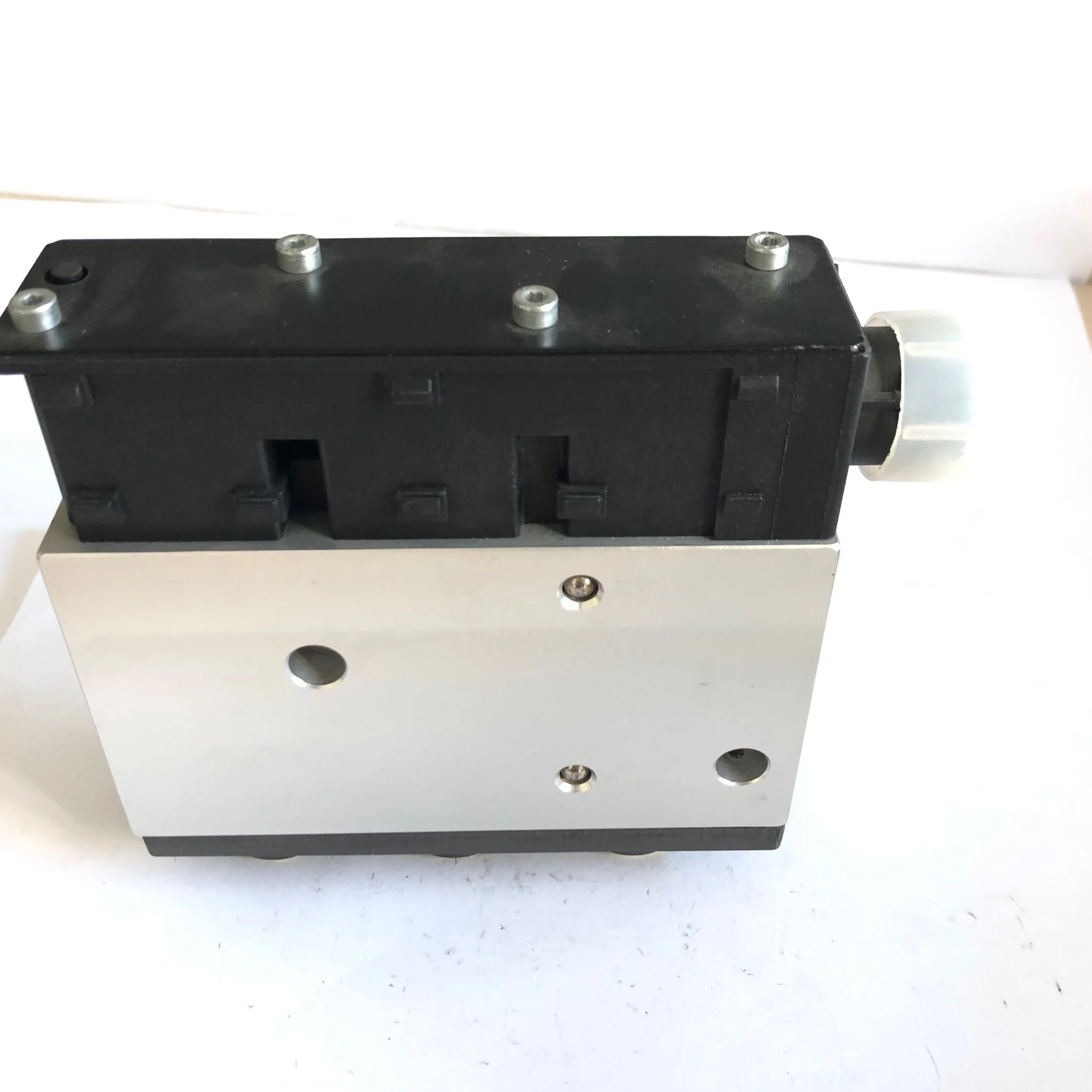 solenoid valve ECAS valve air suspension valve for VOL truck 3944716 264065 0501100031 10447160