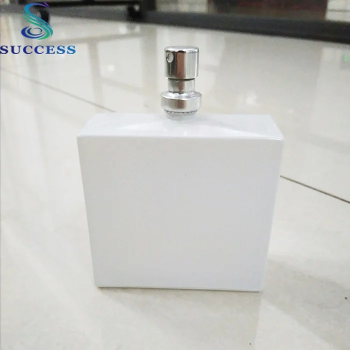 Белая квадратная стеклянная бутылка для духов 100 мл с гладкой поверхностью