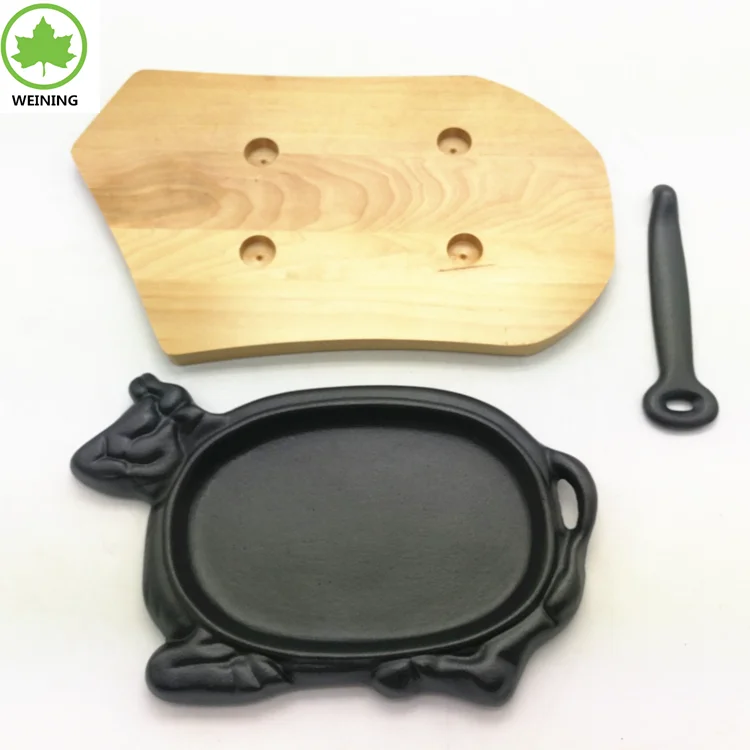 Round sizzling plate cow shape cast iron restaurant steak sizzling plate with wooden base