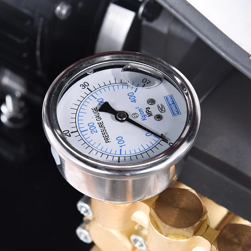 Cleaning roof equipment high pressure car washer with water