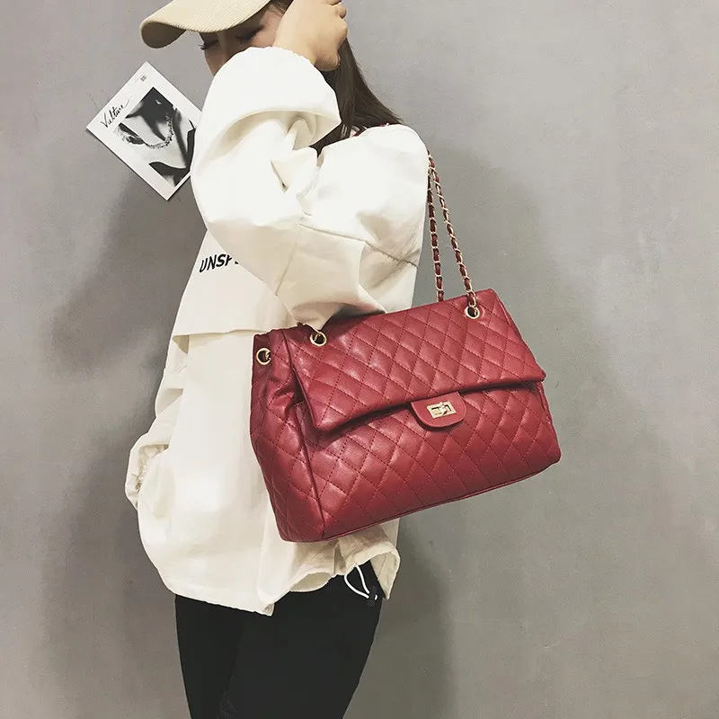 High Quality Japanese Small Chain Lightweight Retro Messenger Bag for Women