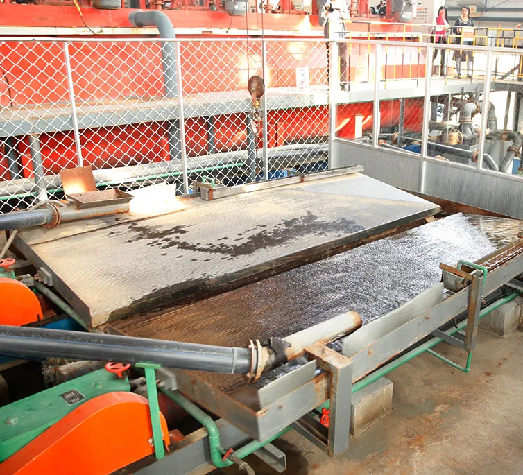 Разделяющий минеральный встряхивающий стол для обработки золота в Зимбабве 400 т/д