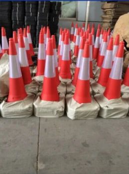 Middle East standard low price plastic traffic cone road cone with black rubber base