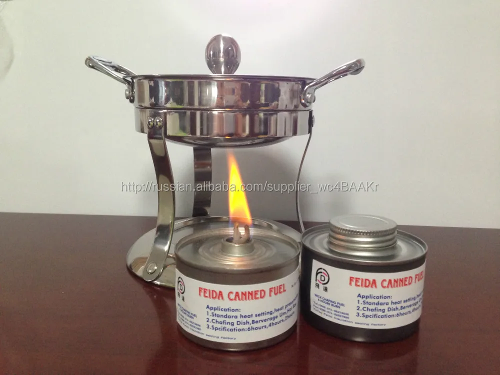 Тушеное мясо с картофелем стол жаровне топлива в алкоголь