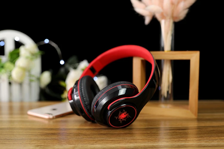 Fashion Headphones Bluetooth Technology For Wireless Freedom