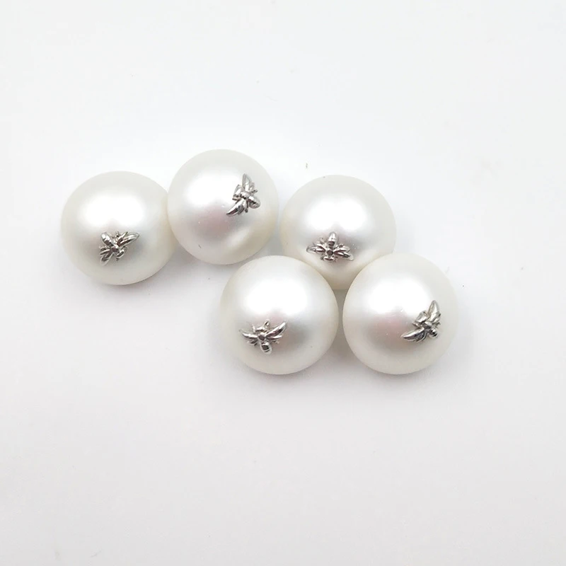 2019  Fashionable  Pearl Button with Bee Trimming for Clothing Decoration Buttons