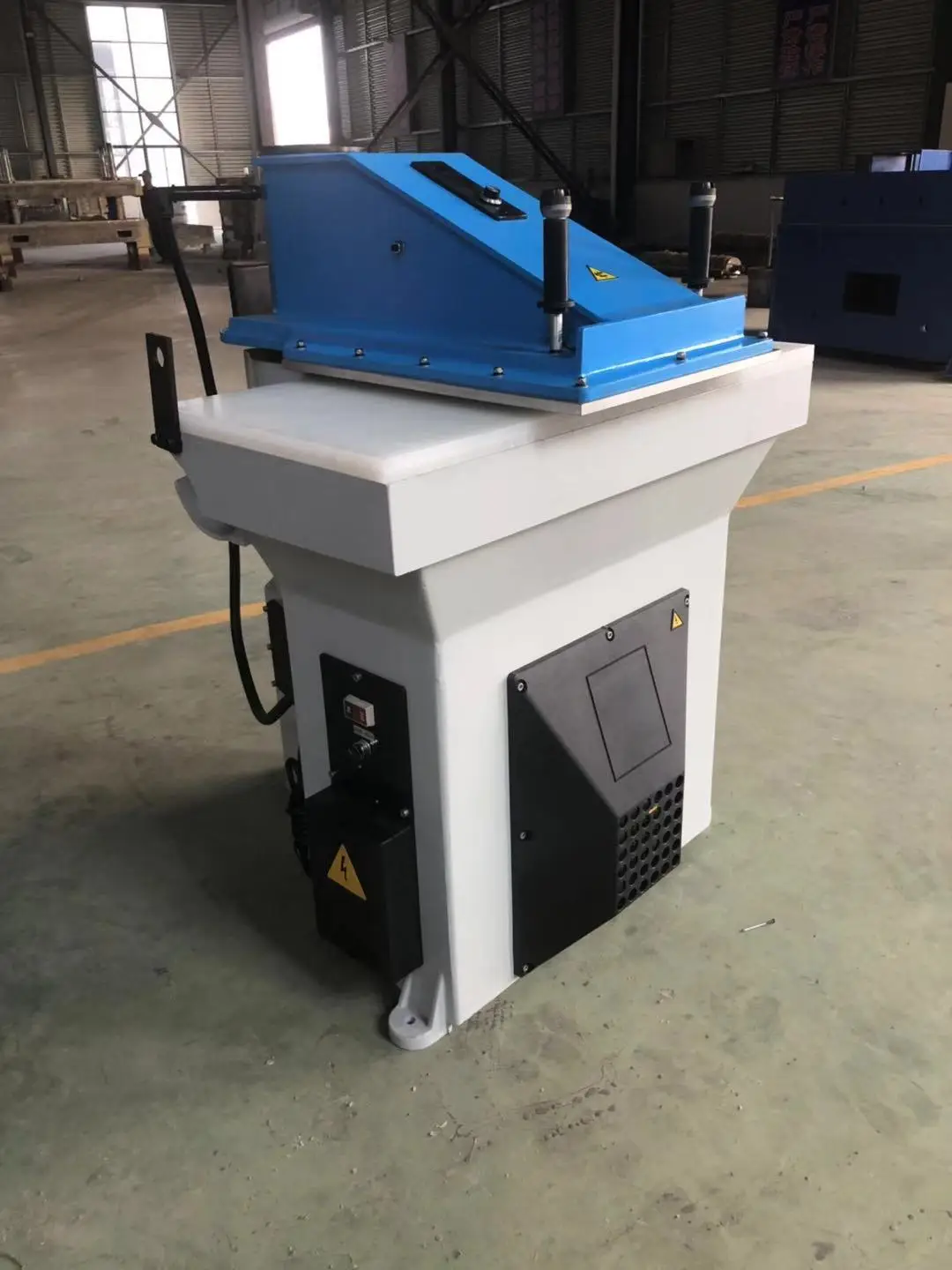 Shoe Upper/Insole/Sole Hydraulic Swing Arm Cutting Machine