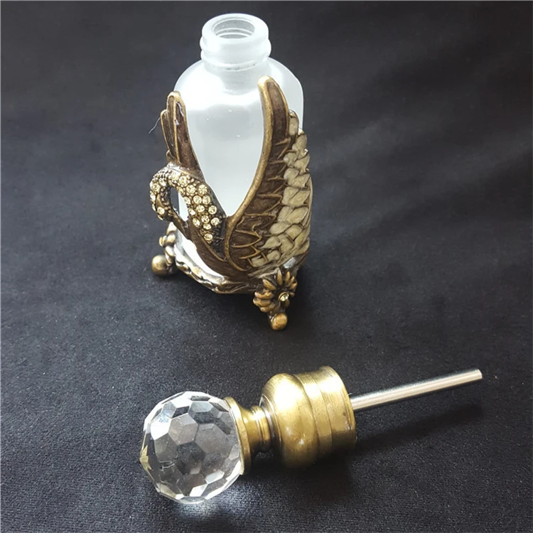 15ml White Swan Decorated Frog White Perfume Glass Bottle With Metal Diamond Stick Cap
