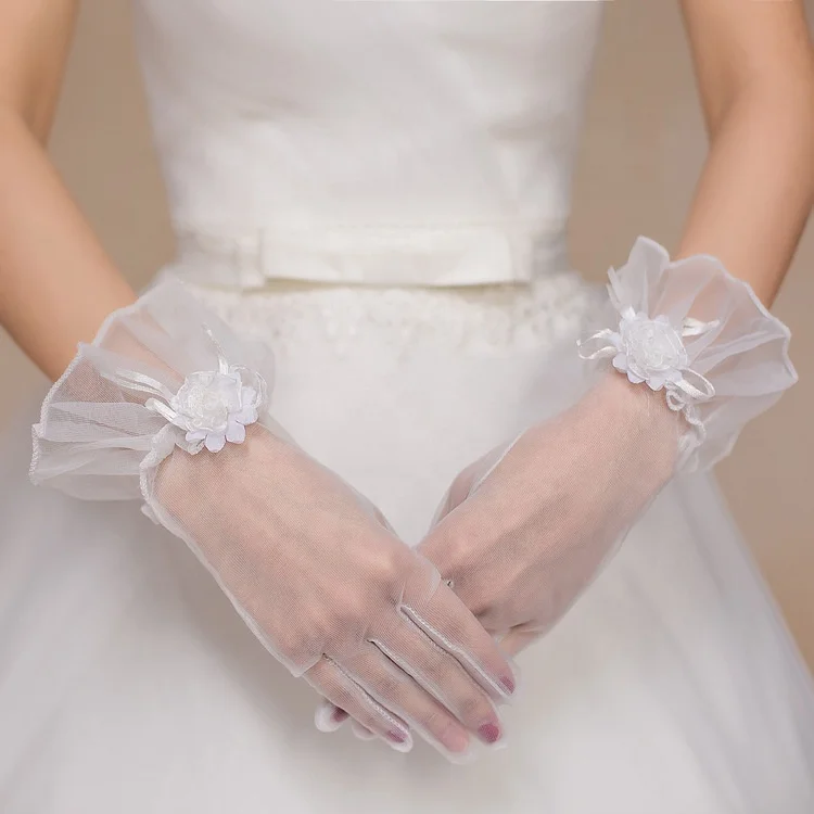 
short tulle wedding gloves 