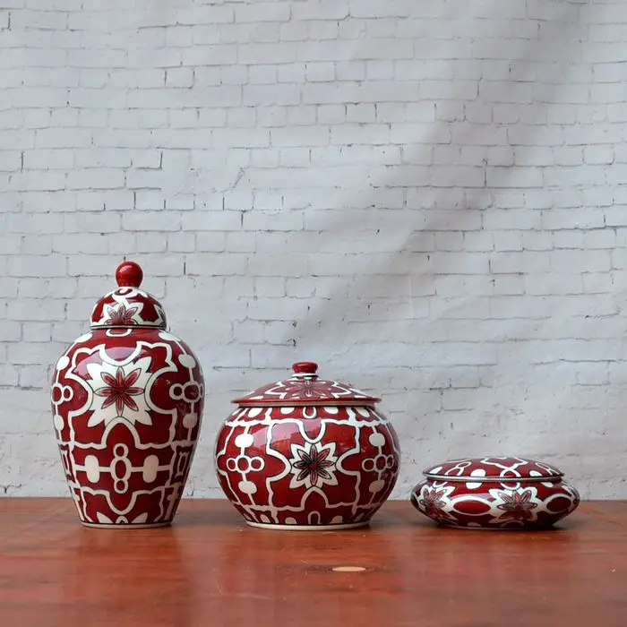 Jingdezhen style antique look ceramic ox blood tea tin jar red color floral ceramic tea jar porcelain Ginger jar vase