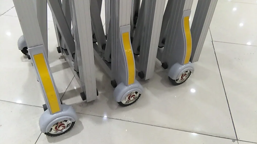 Aluminum road accordion barrier safety gate QG-Z1701