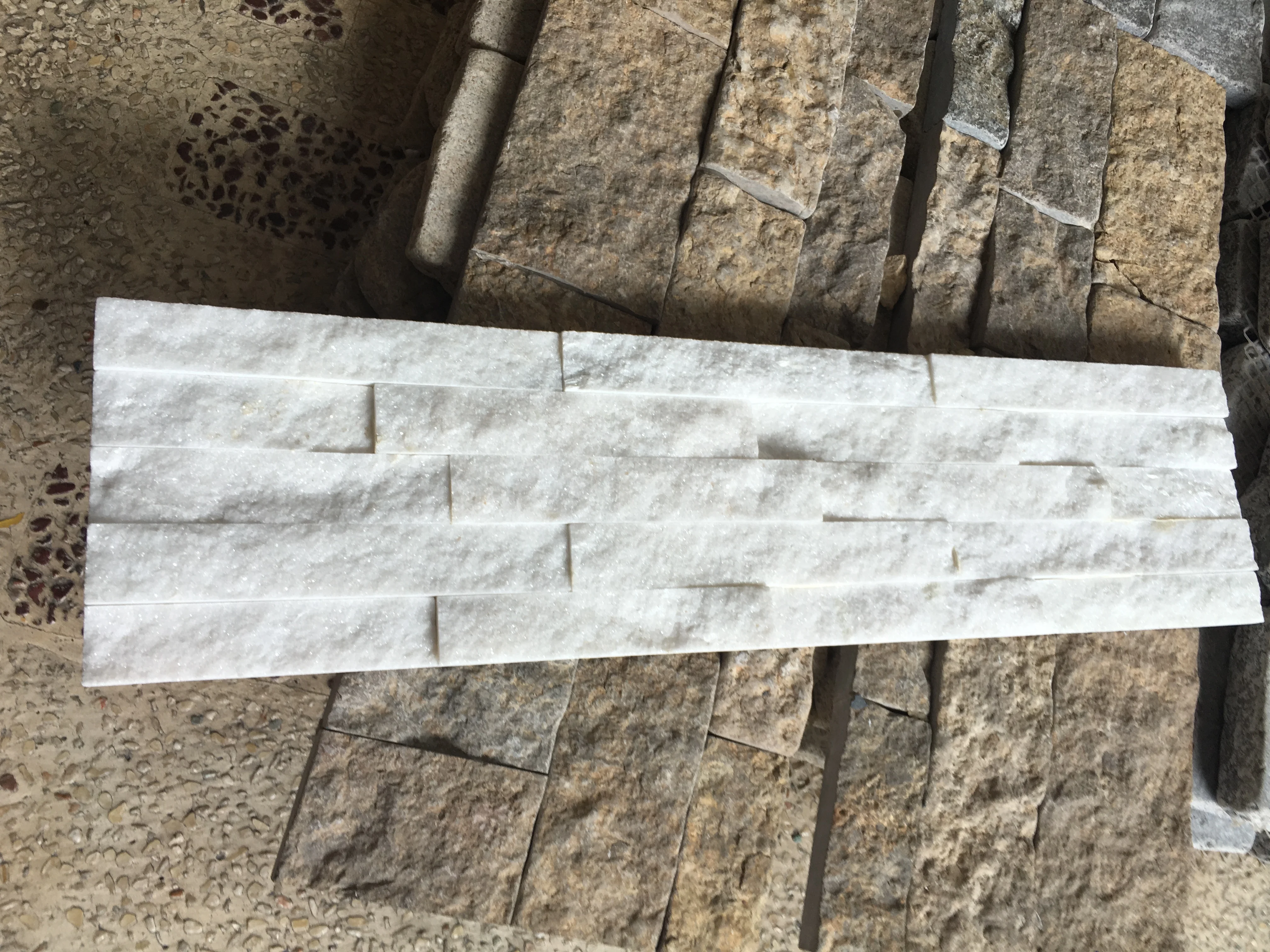 
Factory Directly Natural White Quartzite Stone for Interior Wall 