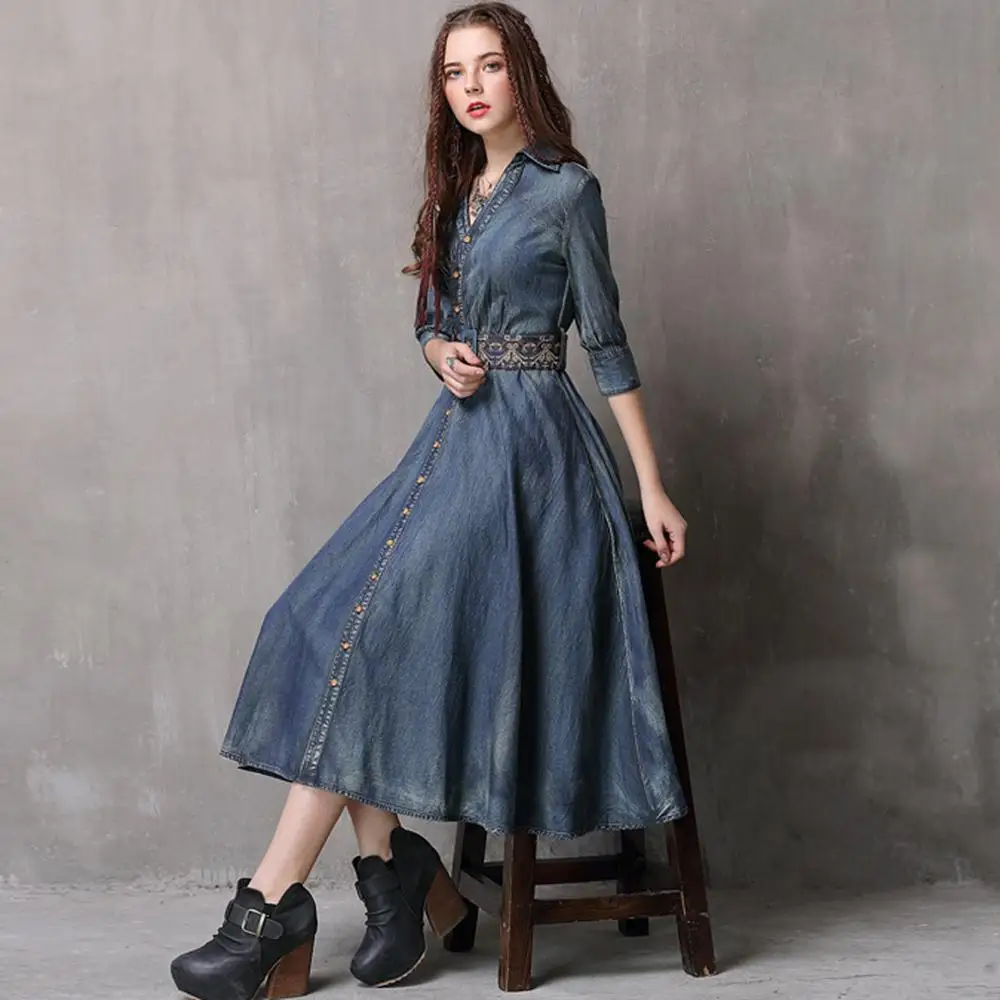 Женское джинсовое платье с V-образным вырезом и вышивкой