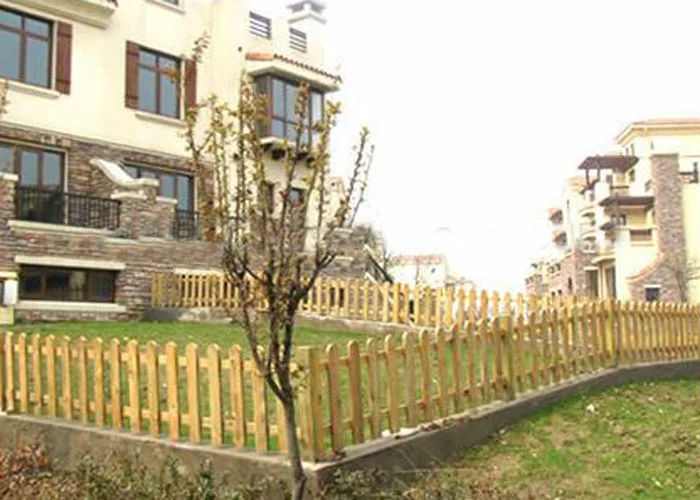 2018 New wooden dog ear fence