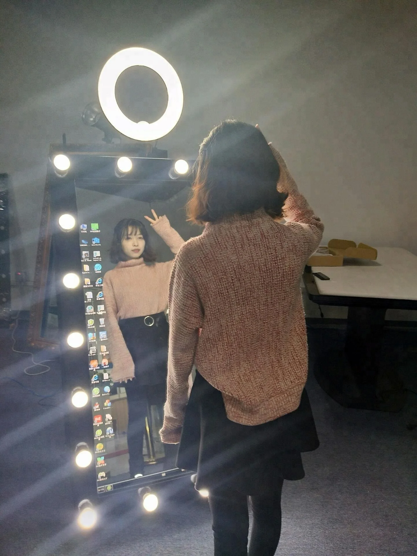 55 Inch Magic Mirror Photo Booth , Wedding Photo Booth , Newbron Photography