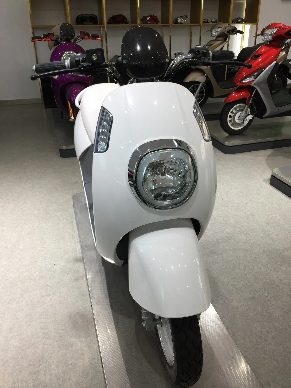 Electric Vespa 6-8h Charging Time and 72v Voltage two wheel electric scooter