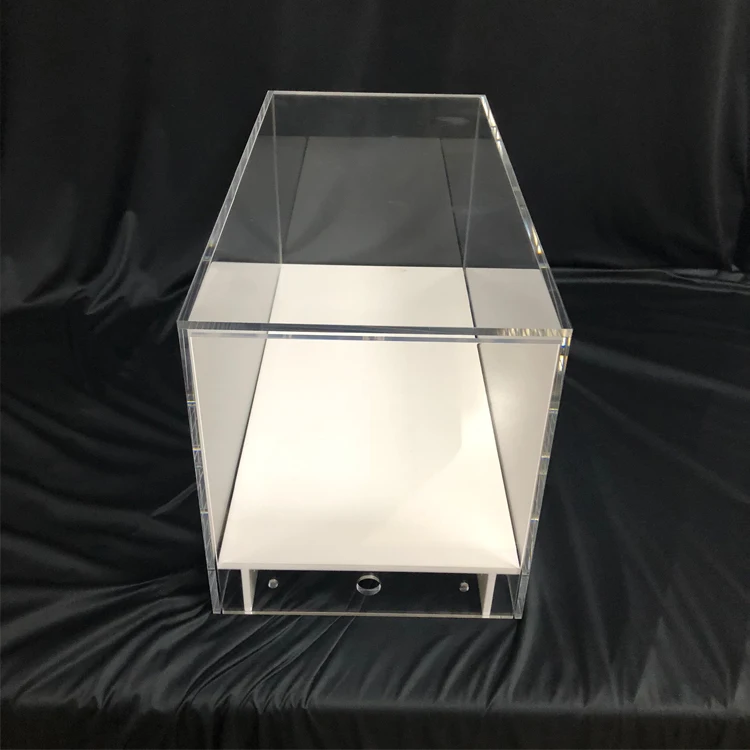 Прозрачная акриловая витрина на заказ с белой акриловой основой