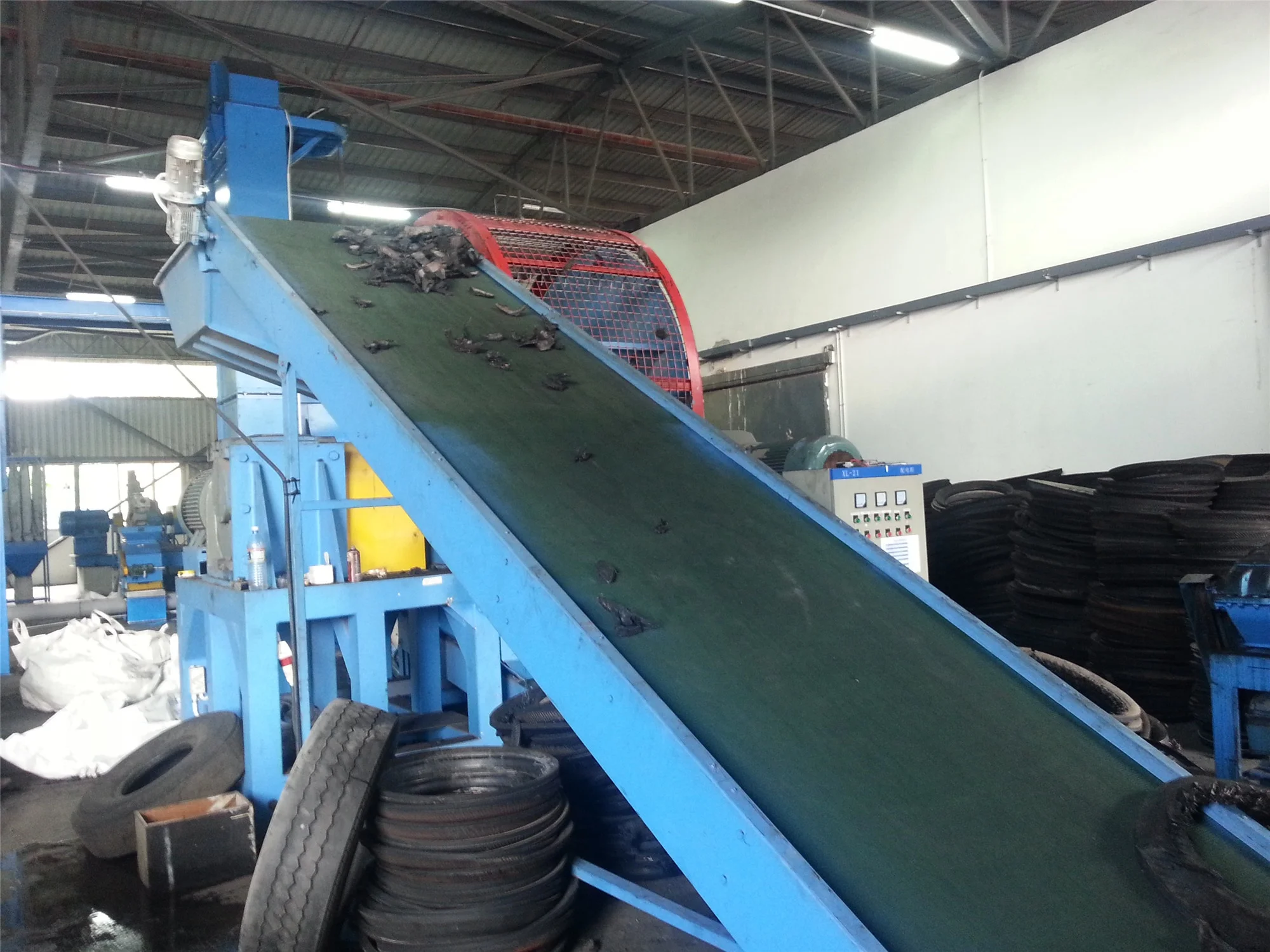 Waste rubber recycling tire crushing production line