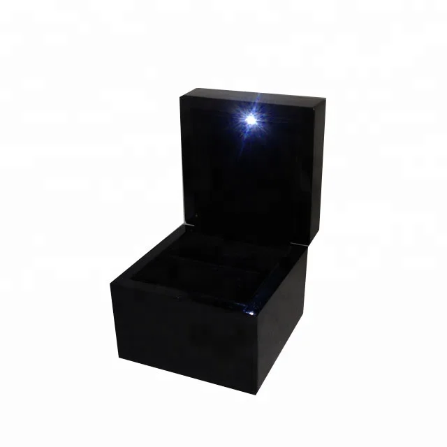 hot sale piano black lacquer finish luxury led light championship ring box