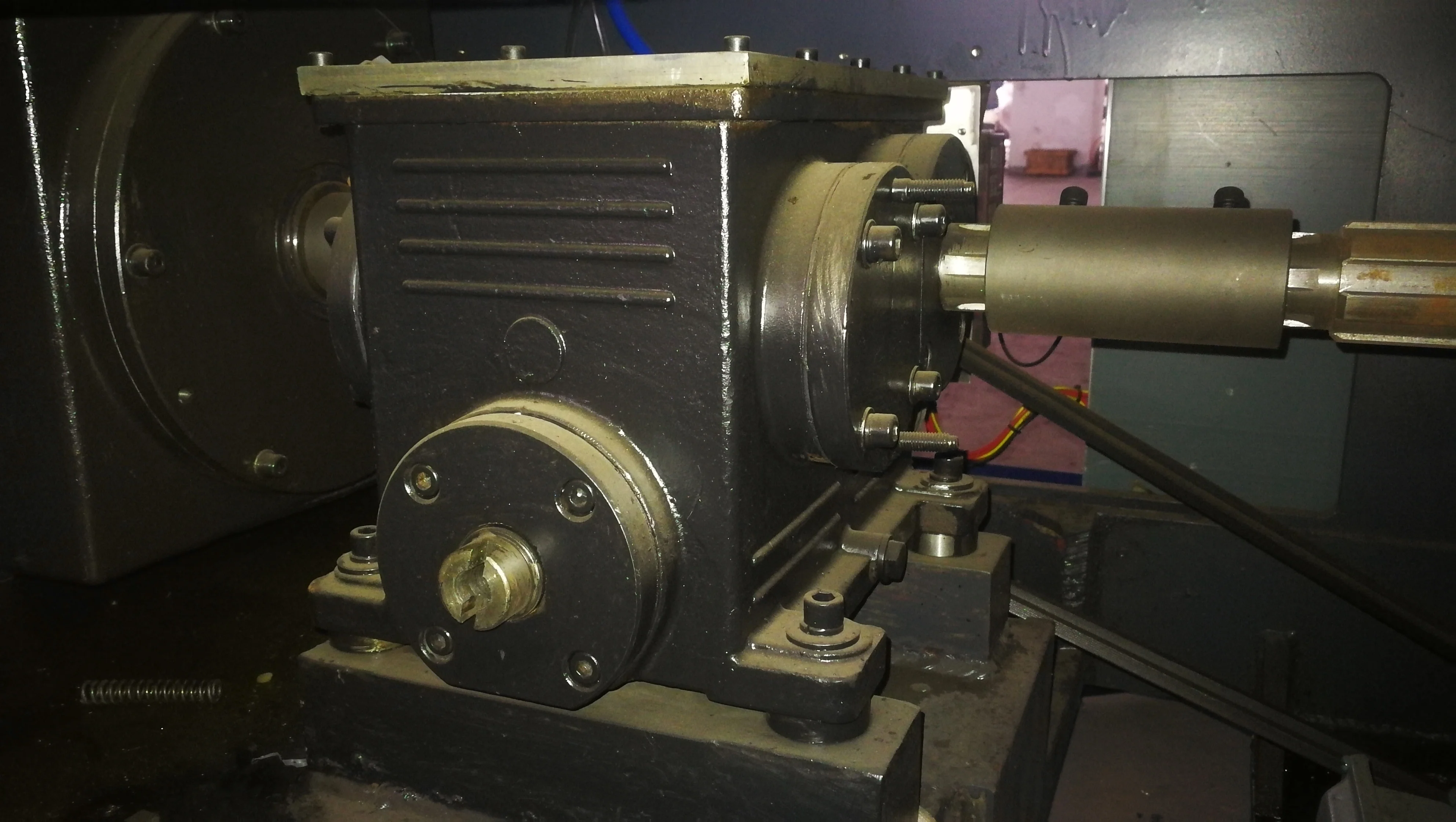 Гарантированное качество автоматическая пластиковая чашка кофе крышка делая машину