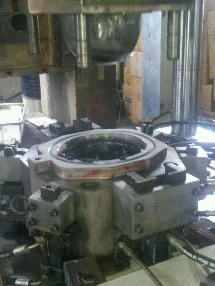 
smc Helmet making Machine 