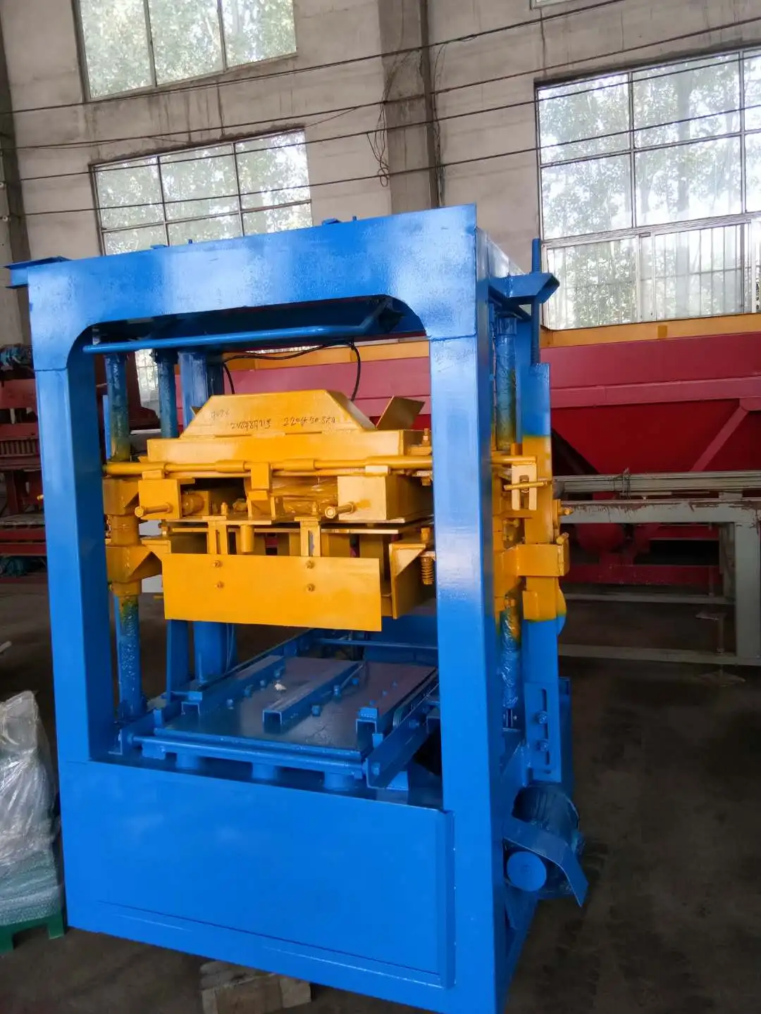 HIgh productivity semi QTJ4-26C hess beton hollow block forming machine