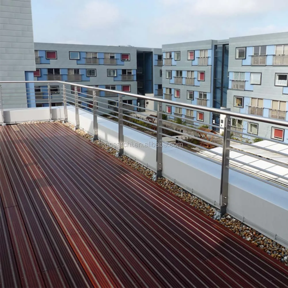 Double flat bar glass balustrade for outside